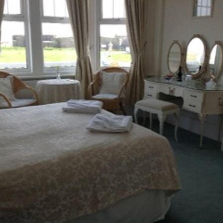 Bassets House Bed & Breakfast Истборн Екстериор снимка