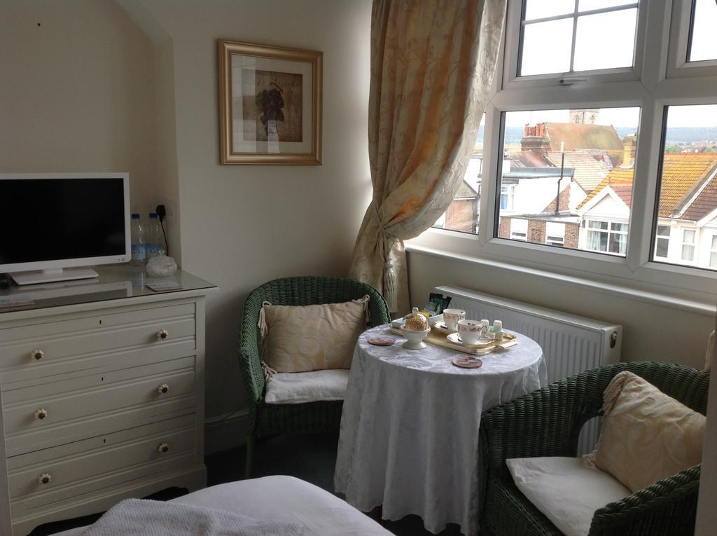 Bassets House Bed & Breakfast Истборн Екстериор снимка