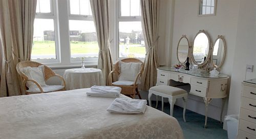 Bassets House Bed & Breakfast Истборн Екстериор снимка