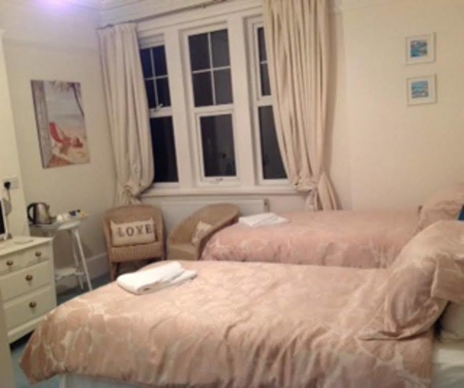 Bassets House Bed & Breakfast Истборн Екстериор снимка