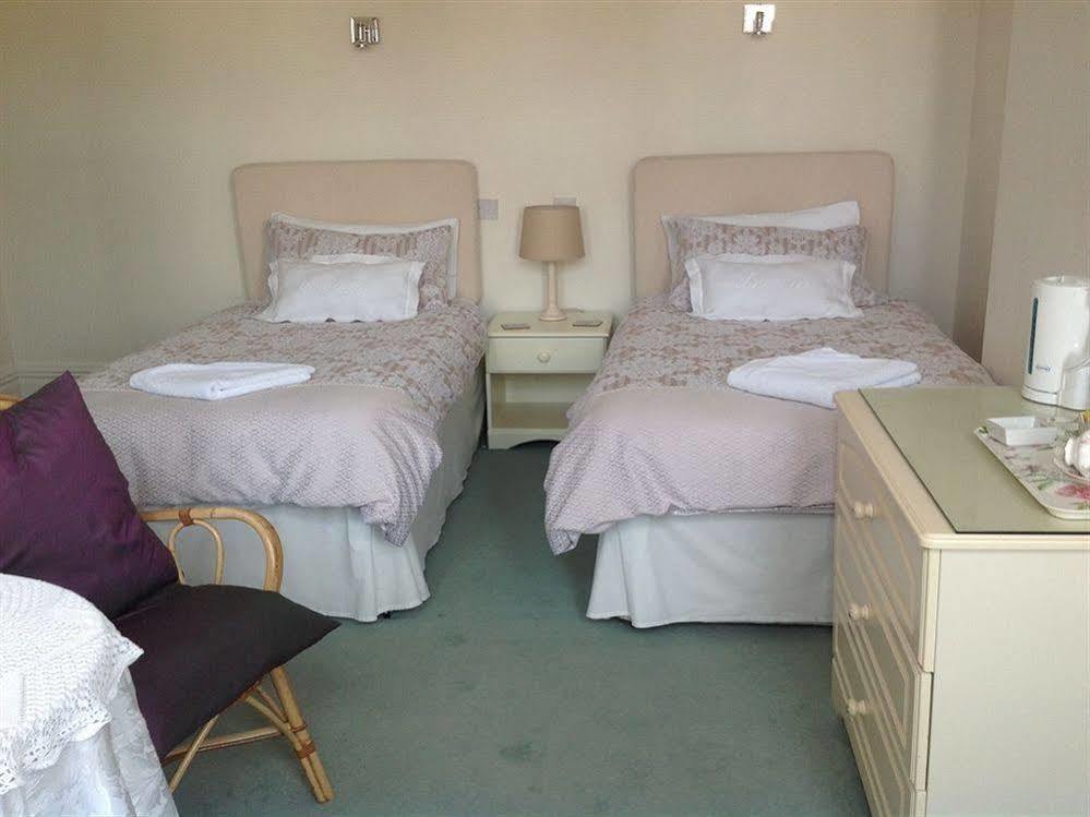 Bassets House Bed & Breakfast Истборн Екстериор снимка